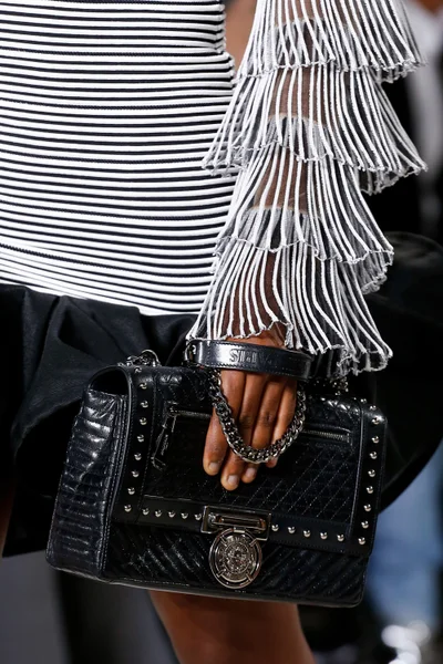 Look 32